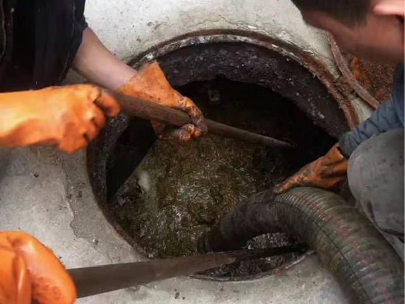 巧家清理化粪池时如何避免沼气的危害?